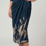Leya | Robe midi à manches longues avec col et motif rayé