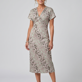 Astra | Robe midi à manches courtes avec motif abstrait
