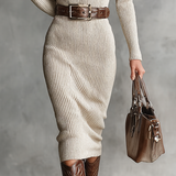 Robe Midi en Tricot Col V Slim Fit
