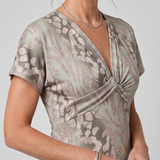 Astra | Robe midi à manches courtes avec motif abstrait