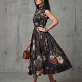 Greta | Robe Midi Plissée à Col Montant et Découpe Florale