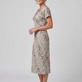Astra | Robe midi à manches courtes avec motif abstrait