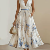 Chloé | Robe midi plissée en chiffon floral blanc avec décolleté en V