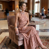 Amira | Robe midi à découpe géométrique avec col croisé