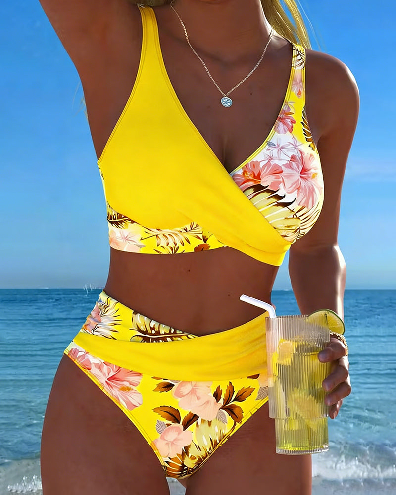 Bikini avec motif floral contrastant et fente