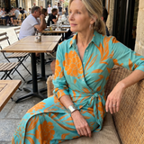 Leya | Robe midi à manches longues avec col et motif rayé