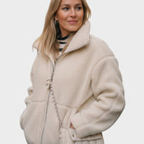Mille™ | Élégant manteau en teddy au design nordique