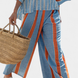 Valeria – haut rayé terracotta sophistiqué et pantalons décontractés