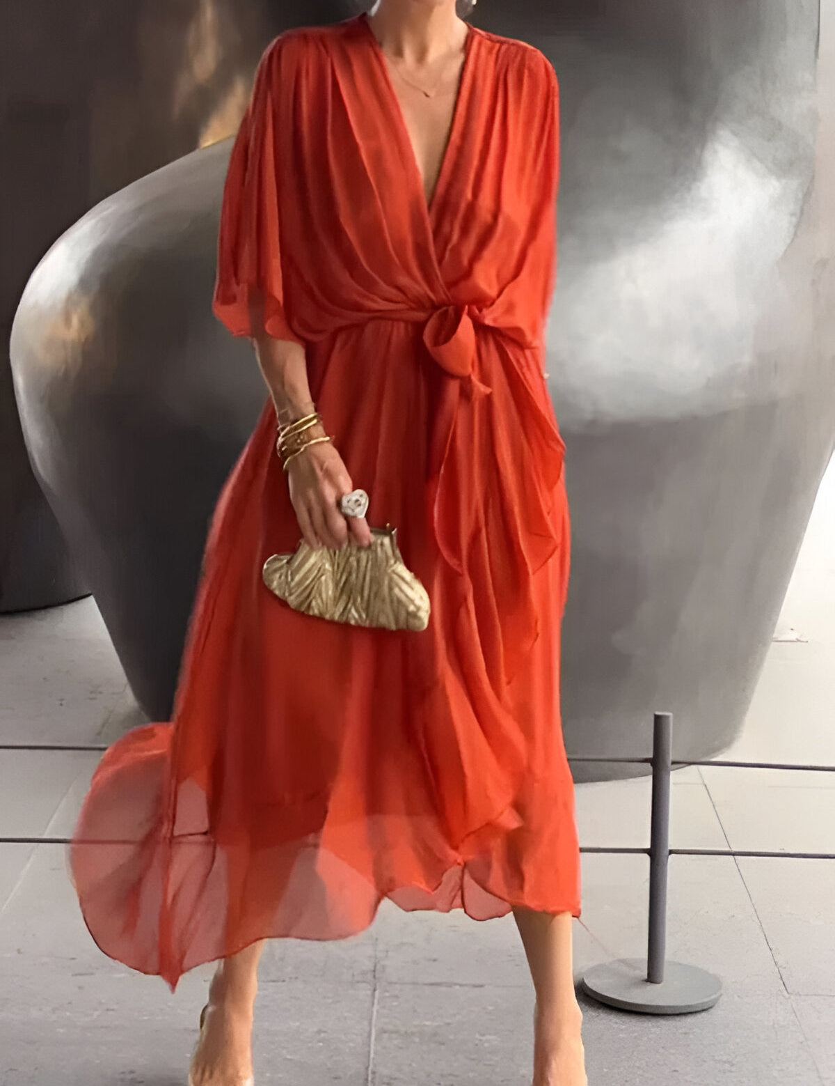 Moniek™ | Robe midi plissée élégante avec nœud
